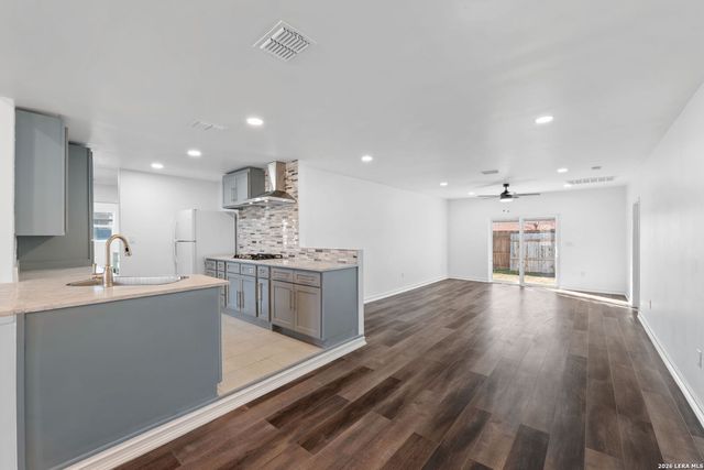 722 Blakeley, San Antonio, TX 78209