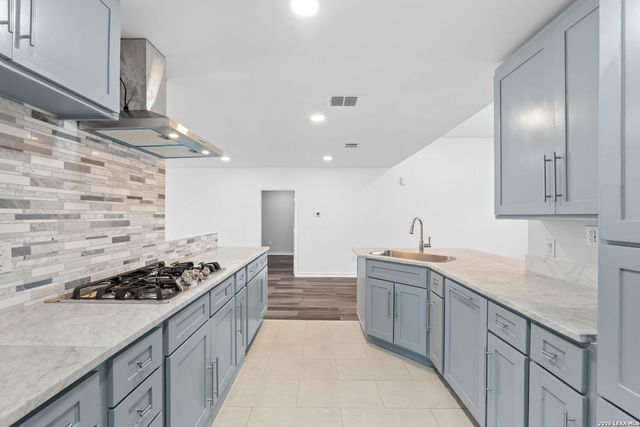 722 Blakeley, San Antonio, TX 78209