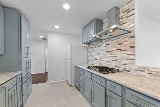 722 Blakeley, San Antonio, TX 78209