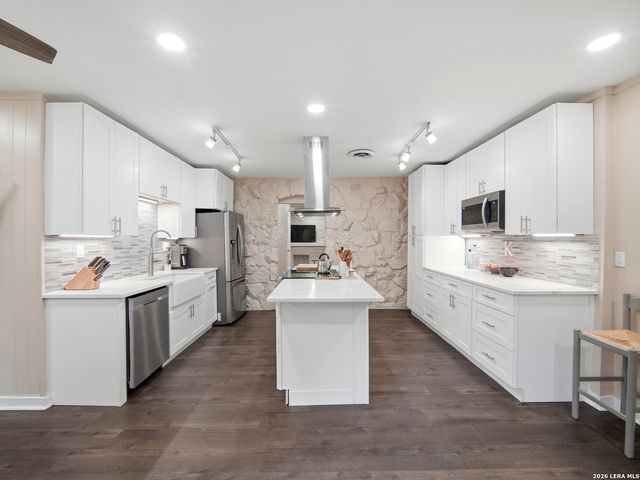 19214 Grey Forest, Helotes, TX 78023