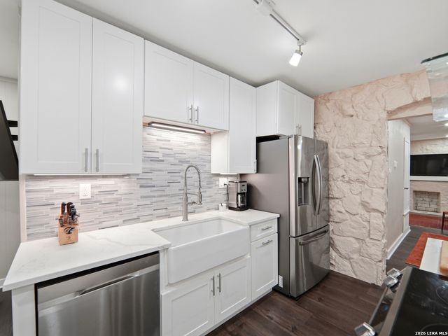 19214 Grey Forest, Helotes, TX 78023
