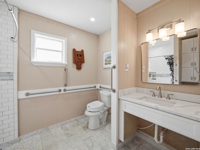 19214 Grey Forest, Helotes, TX 78023