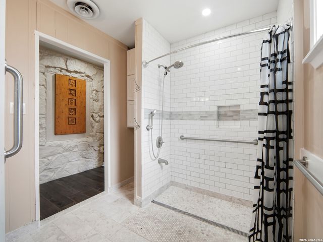 19214 Grey Forest, Helotes, TX 78023