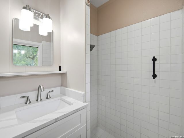 19214 Grey Forest, Helotes, TX 78023