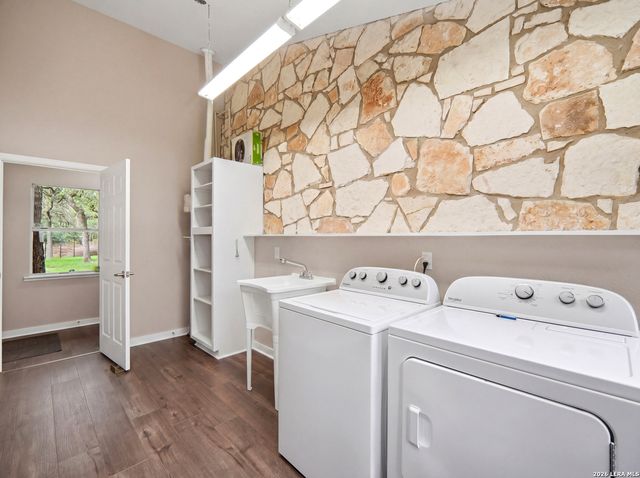19214 Grey Forest, Helotes, TX 78023