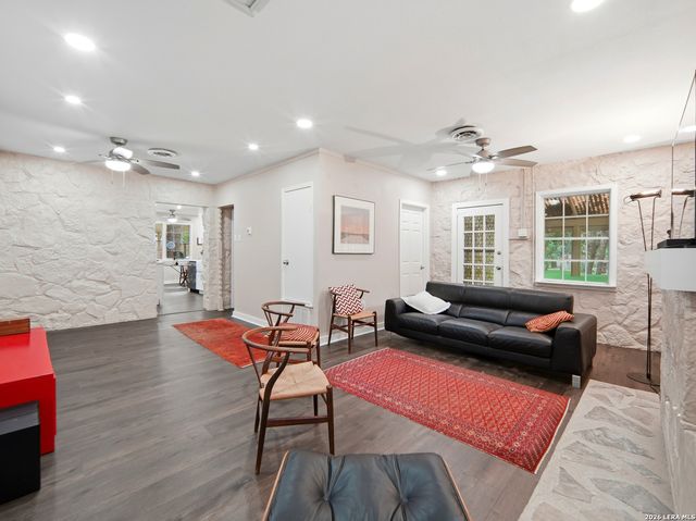 19214 Grey Forest, Helotes, TX 78023