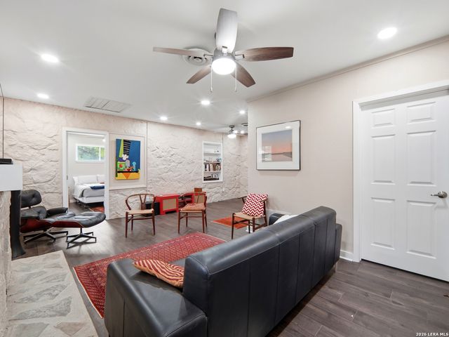 19214 Grey Forest, Helotes, TX 78023
