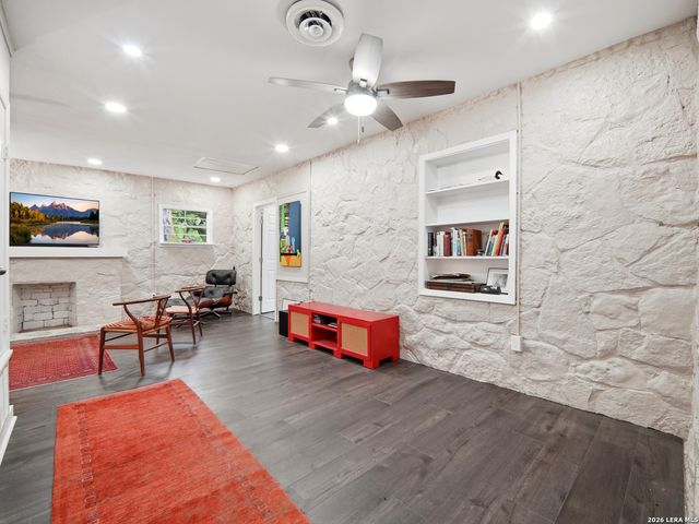 19214 Grey Forest, Helotes, TX 78023