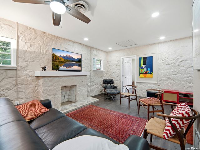 19214 Grey Forest, Helotes, TX 78023
