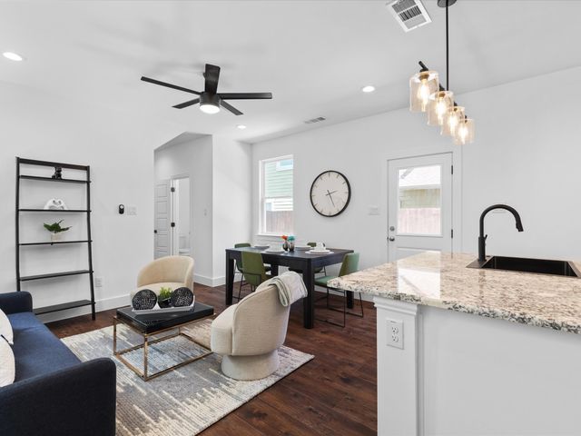 1104 E Annie Street, Fort Worth, TX 76104