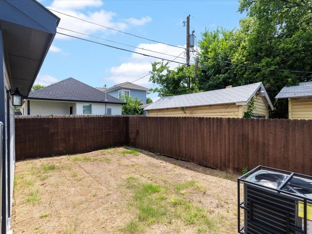 1104 E Annie Street, Fort Worth, TX 76104