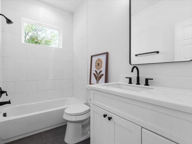 1104 E Annie Street, Fort Worth, TX 76104