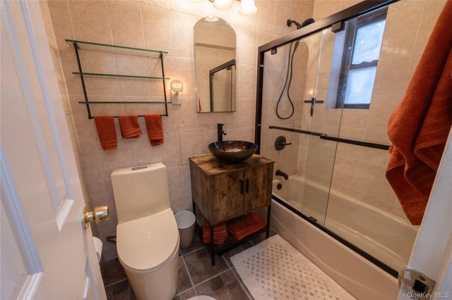 50 Brompton Road 2H, Great Neck, NY 11021