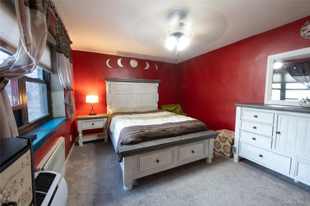 50 Brompton Road 2H, Great Neck, NY 11021