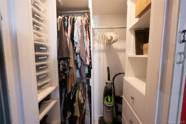 50 Brompton Road 2H, Great Neck, NY 11021