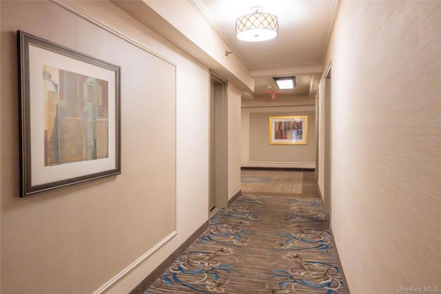 50 Brompton Road 2H, Great Neck, NY 11021