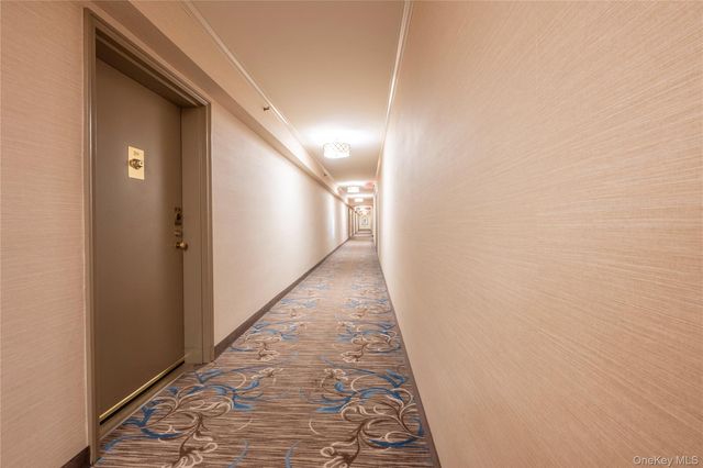 50 Brompton Road 2H, Great Neck, NY 11021