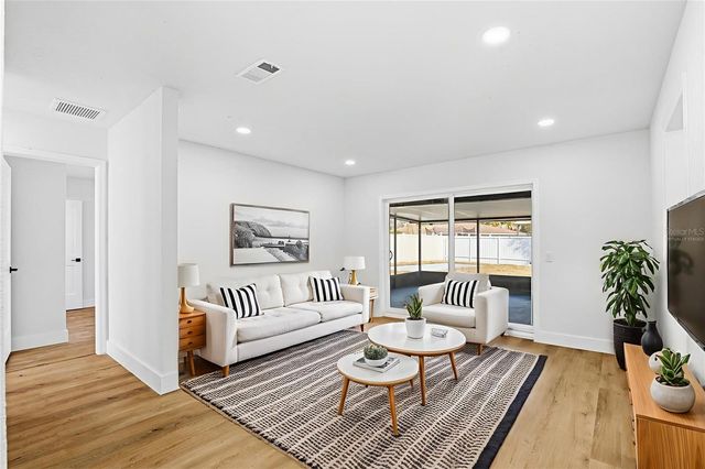 1008 HALLWOOD LOOP, Brandon, FL 33511