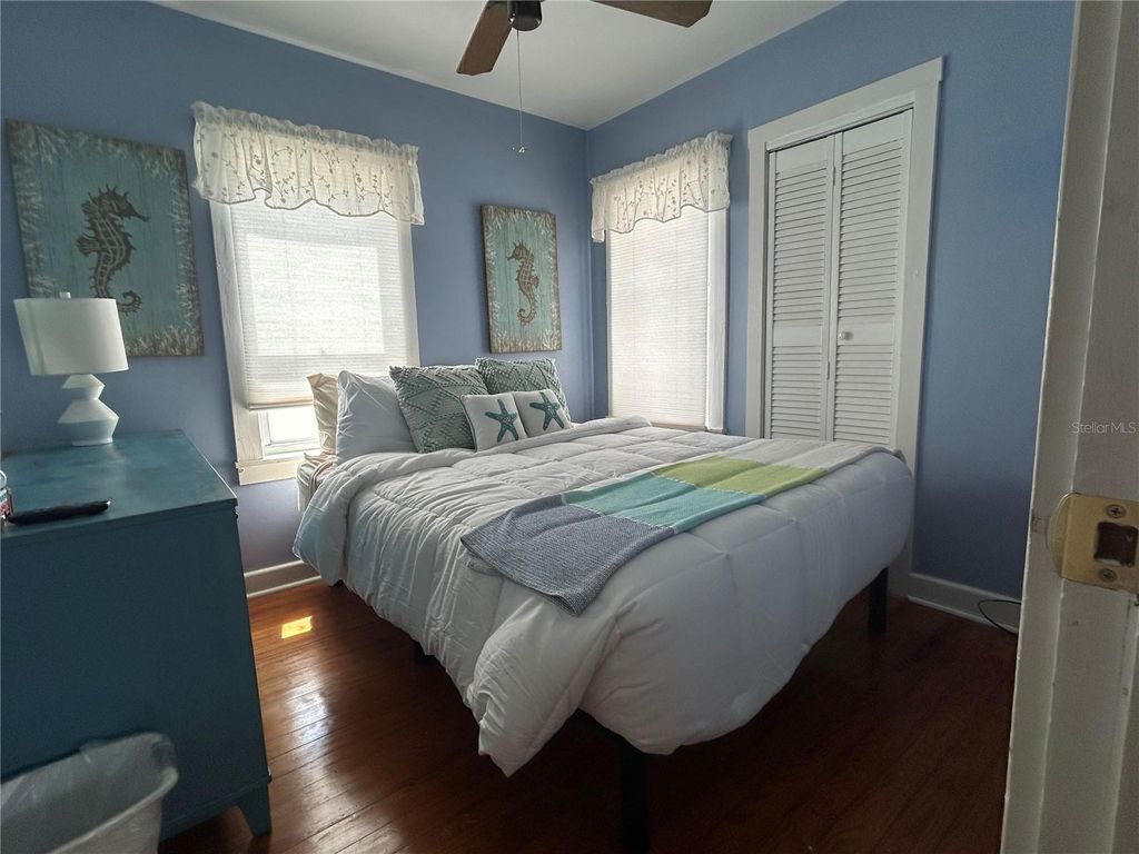 Image 11 of property listing at 2907 CLINTON STREET S, Gulfport, FL 33707
