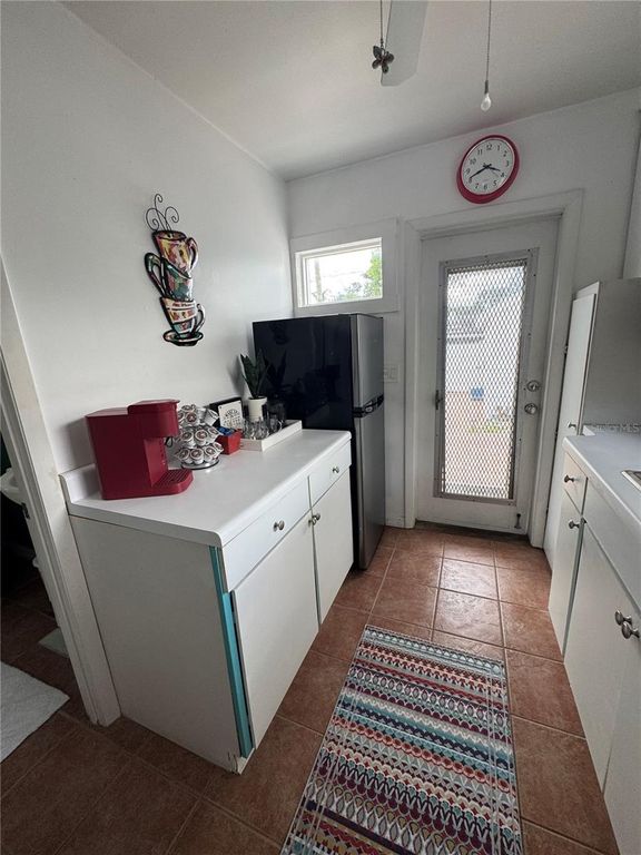 Image 13 of property listing at 2907 CLINTON STREET S, Gulfport, FL 33707