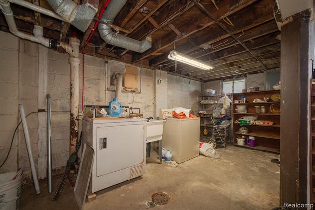 702 Fernhill Street, Highland Park, MI 48203
