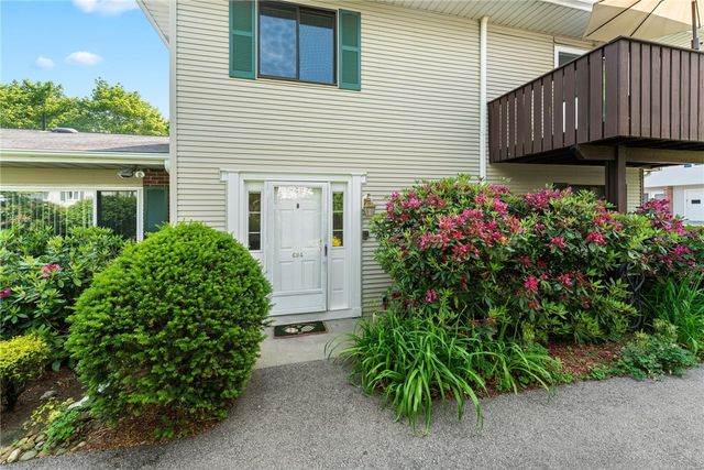 694 Orleans Court, Warwick, RI 02886