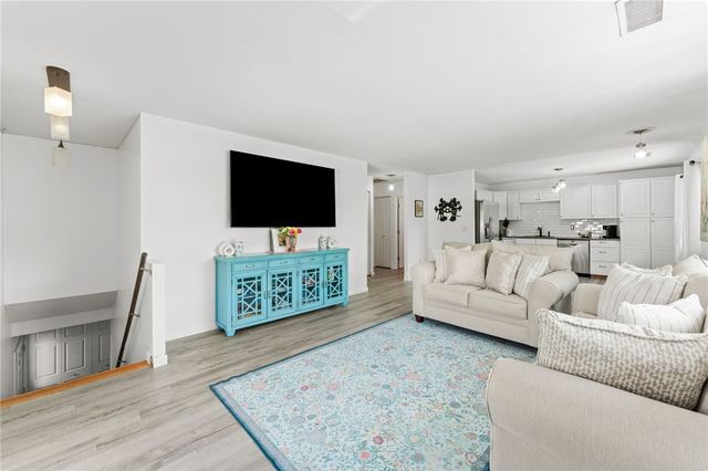 694 Orleans Court, Warwick, RI 02886