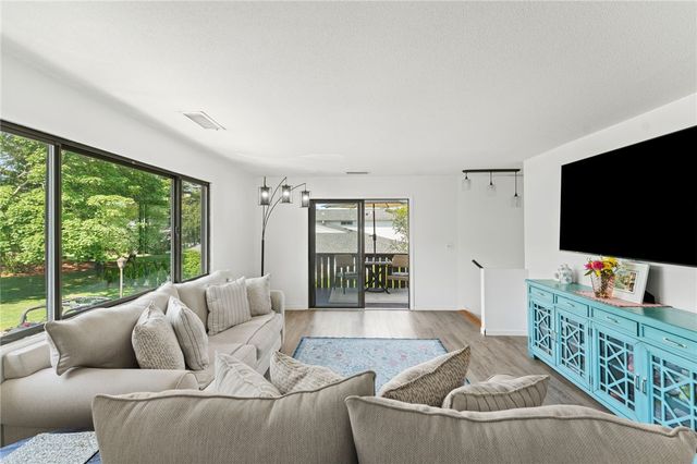 694 Orleans Court, Warwick, RI 02886