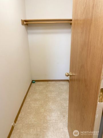 1961 NE Green Glen Lane, Bremerton, WA 98311