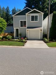 1961 NE Green Glen Lane, Bremerton, WA 98311