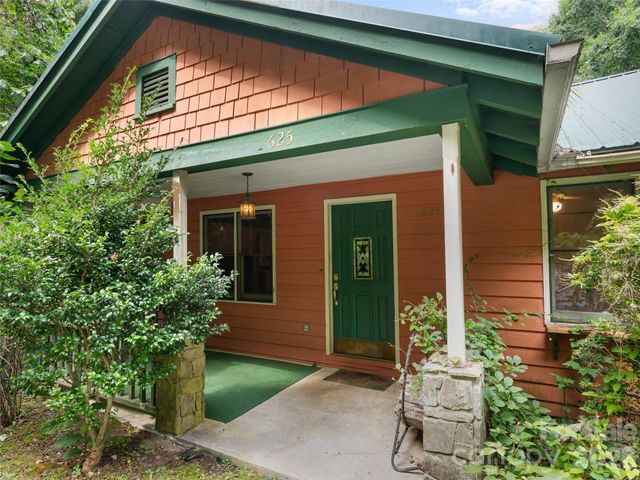 95 Substation Road, Saluda, NC 28773