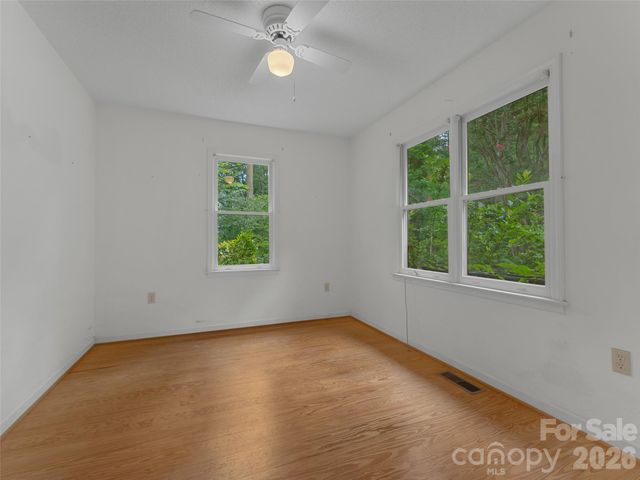 95 Substation Road, Saluda, NC 28773
