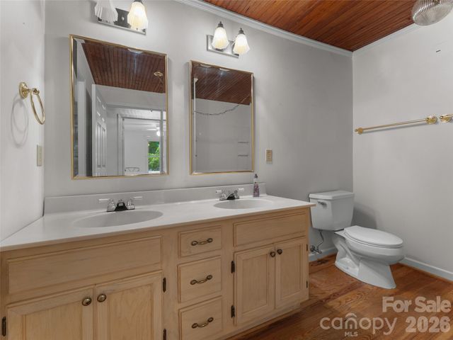 95 Substation Road, Saluda, NC 28773