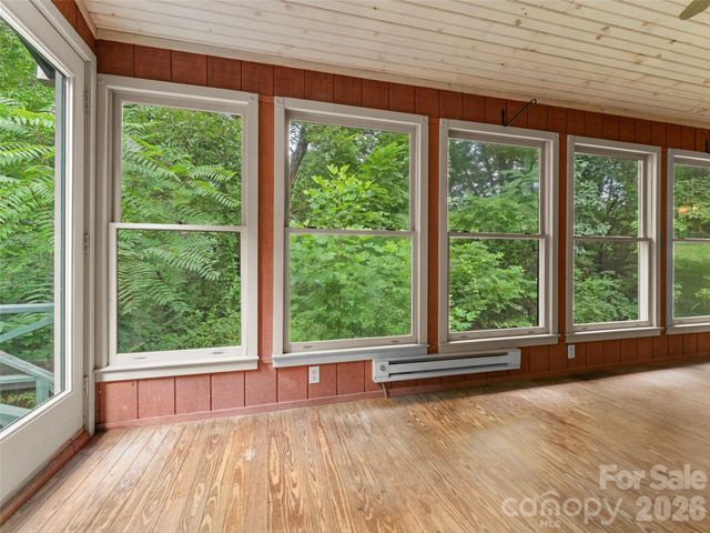 95 Substation Road, Saluda, NC 28773