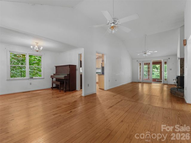 95 Substation Road, Saluda, NC 28773