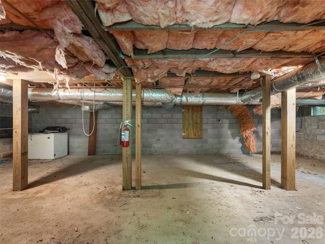 95 Substation Road, Saluda, NC 28773
