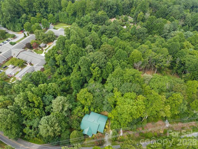 95 Substation Road, Saluda, NC 28773