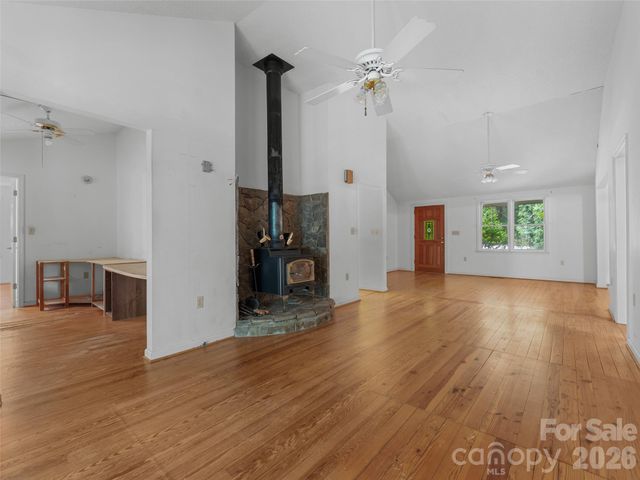 95 Substation Road, Saluda, NC 28773