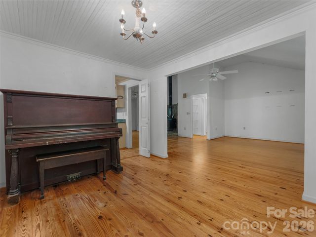 95 Substation Road, Saluda, NC 28773