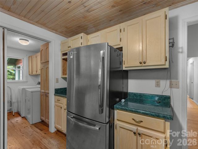 95 Substation Road, Saluda, NC 28773