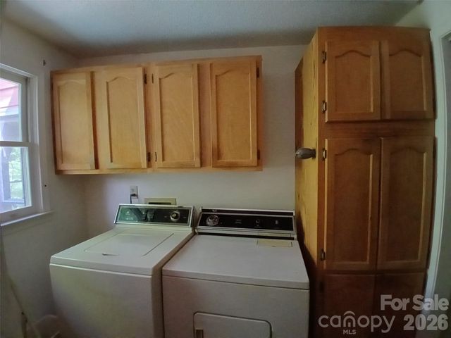 95 Substation Road, Saluda, NC 28773