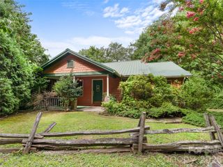 95 Substation Road, Saluda, NC 28773