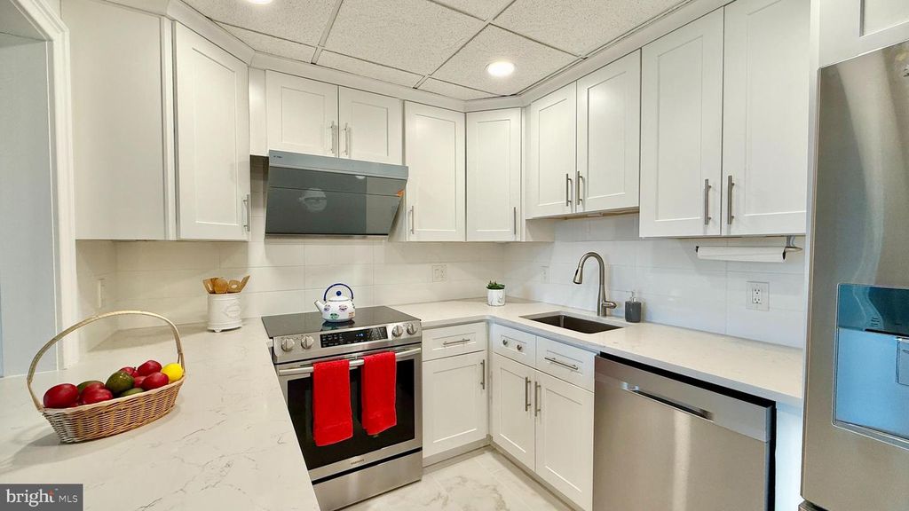 1 Markham Rd Apt 2E, Princeton, NJ 08540