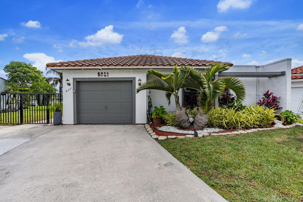 8321 Bonita Isle Dr Drive, Lake Worth, FL 33467