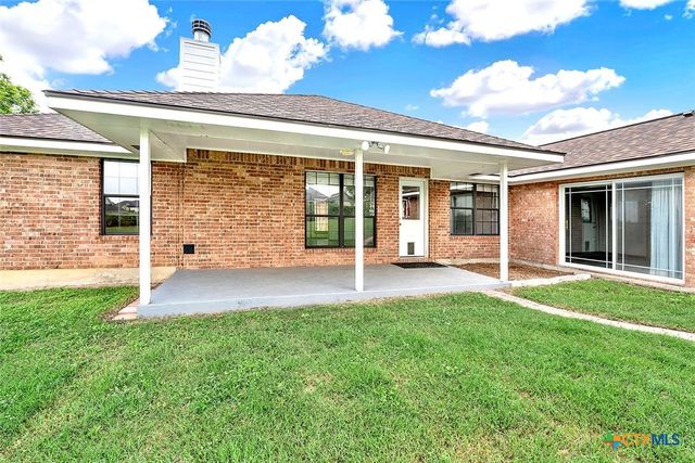 124 Country Gardens, La Vernia, TX 78121