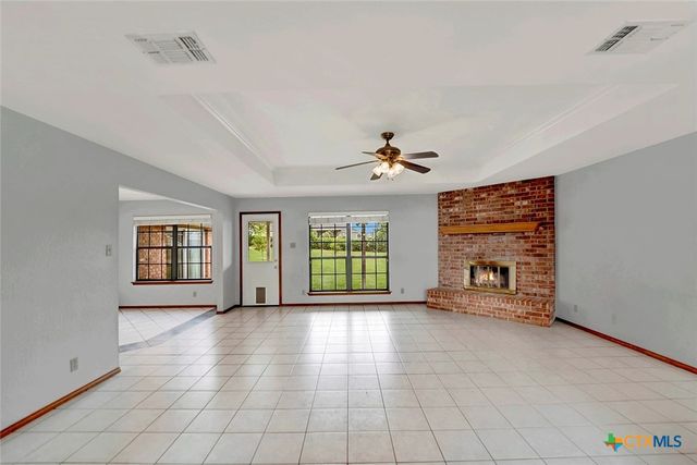 124 Country Gardens, La Vernia, TX 78121