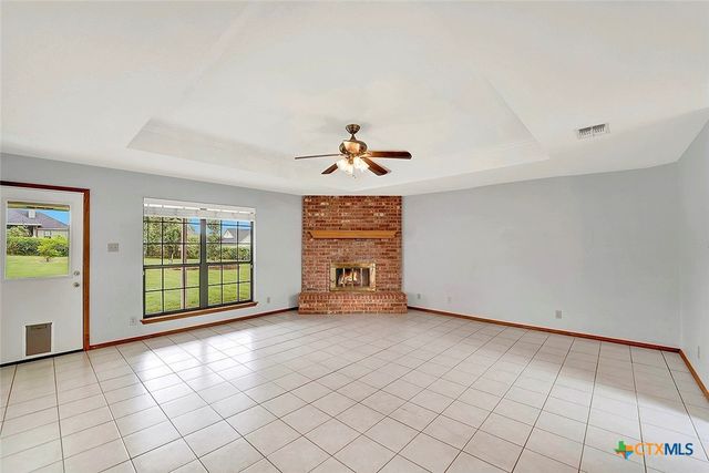 124 Country Gardens, La Vernia, TX 78121