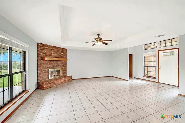 124 Country Gardens, La Vernia, TX 78121