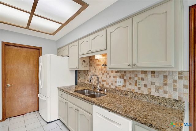 124 Country Gardens, La Vernia, TX 78121