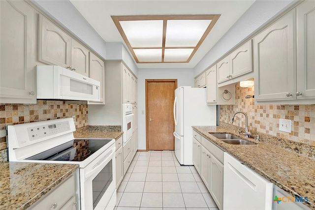 124 Country Gardens, La Vernia, TX 78121
